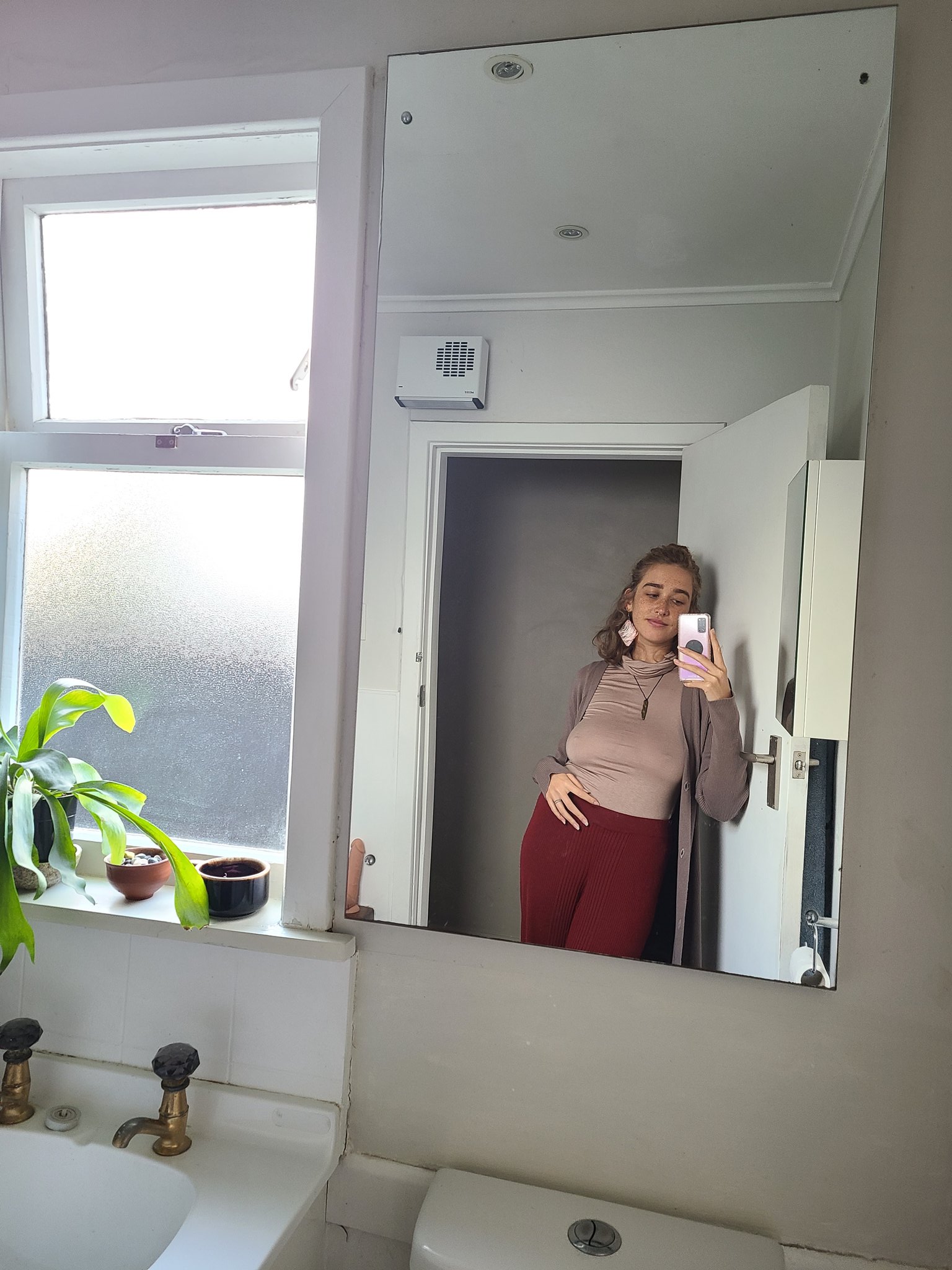 Gooooooooood morning Twitter. I am having one of those days where I feel ✨ e m o t i o n s ✨ pls send strength & chocolate xoxo https://t.co/nkY0j0yL3Y