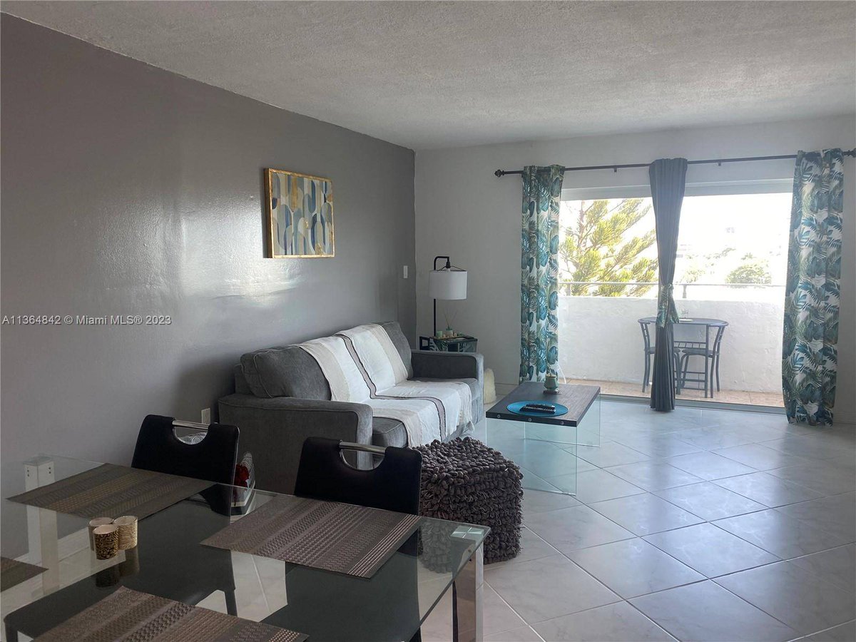 VaneauMiami's tweet photo. For Rent - A louer - Se alquila
Furnished 1 bedroom plus den in the heart of South Beach - available May 2nd. $2,600/m : https://t.co/hkxhkoq4P4
#miamibeach #vaneau #forrent #southbeach #miamibeachrealestate https://t.co/ZtQ6XDOH0n