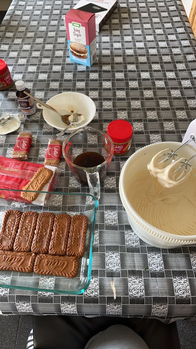 eeeeeebeeeeeee's tweet photo. Got bored and decided to become a baker

Biscoff “tiramisu” https://t.co/ROwOH4JWtP