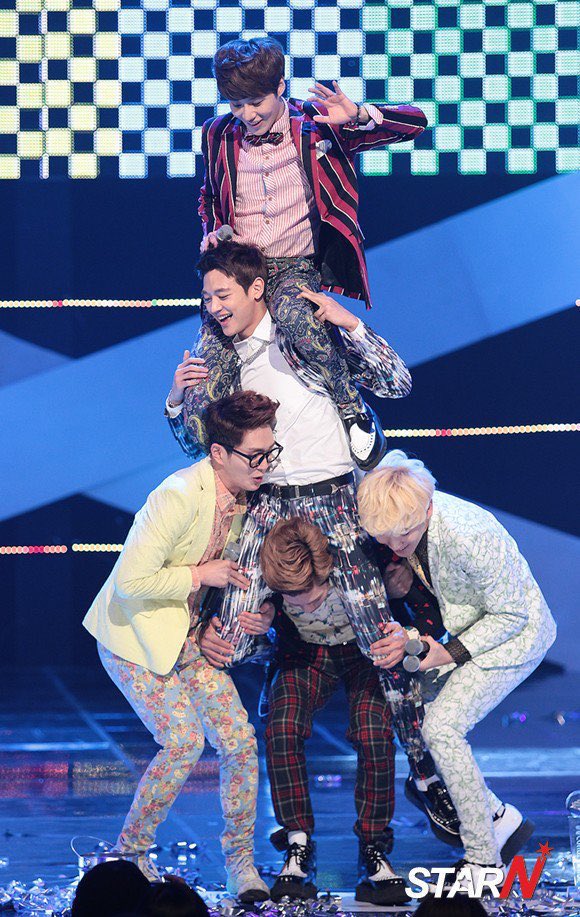 keytaemi's tweet photo. i personally think this picture describes shinee the best https://t.co/F3T5rEfTOk