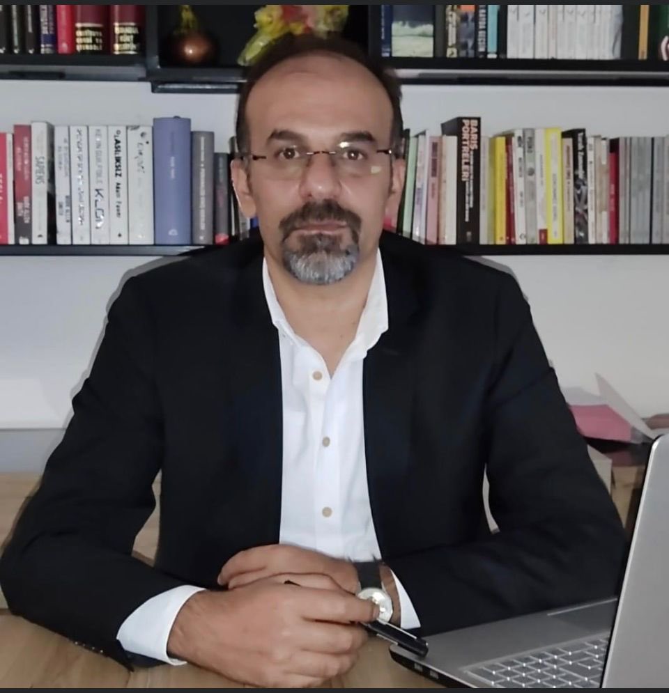 HDP Amed İl Yöneticisi Av Berdan Acun’un Yeşil Sol Parti’den aday adaylığında başarılar dilerim.
Serkeftin. ✌️✌️✌️<a href="/avberdanacun/">Berdan Acun</a>