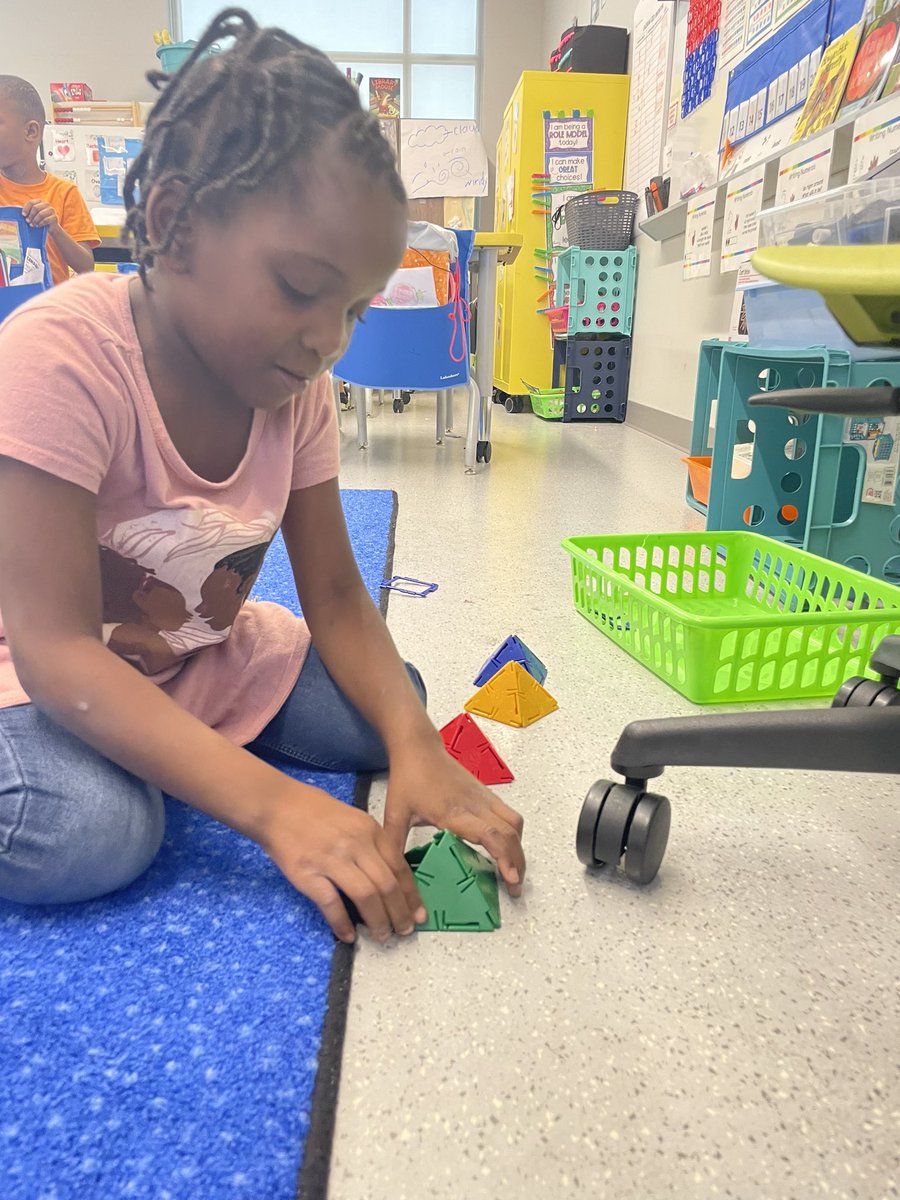 MrsDel_Angel's tweet image. Kinder crew practicing essential skills during math stations #marchmathmadness