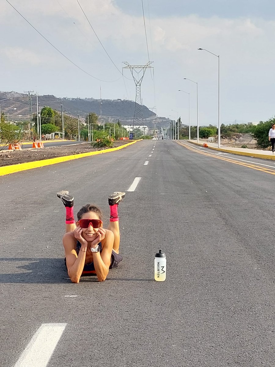VikiMadarasz's tweet photo. The road is mine 💥
#mexico #Queretaro #racewalk #trainingcamp #maurten #mizunohungary #rudyprojecthungary #myroad #runbird #spinshieldair #fuellikeapro
@MaurtenOfficial @mizunojp https://t.co/j7bVDyK84q
