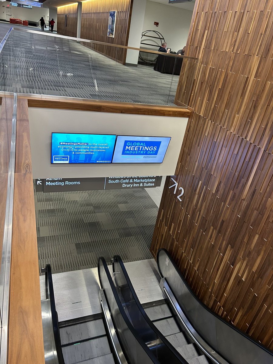 We showed our support for #GMID2023 by turning our building blue and showcasing #MeetingsMatter messaging on all of our digital signage to amplify the importance of meetings! @USTravel