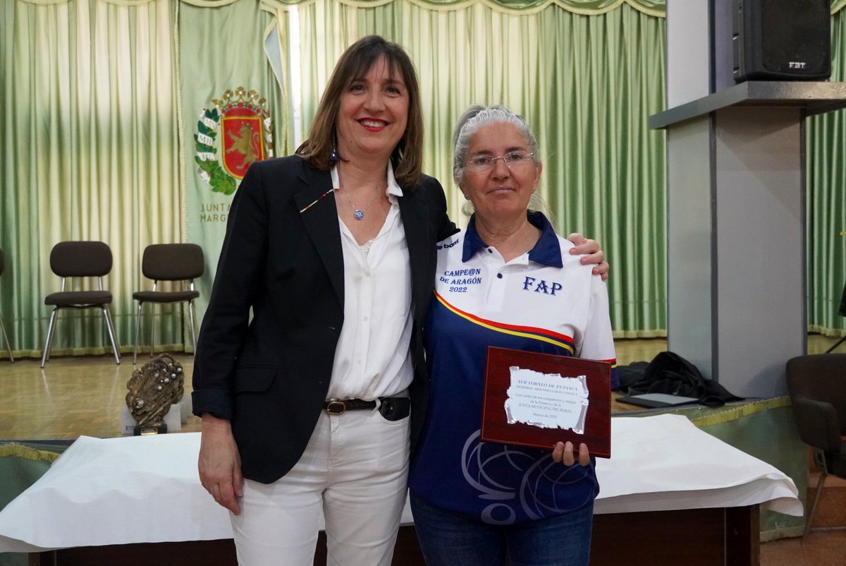 lolaranera's tweet photo. Entregamos desde la Junta Municipal #ElRabal los premios del 1️⃣7️⃣ Torneo de Petanca #Arrabal con un sentido recuerdo a Armando Luquin.
Un rabalero que fue impulsor de este evento deportivo y que tanto hizo por nuestro barrio ❤️ https://t.co/Bg61arE9IB