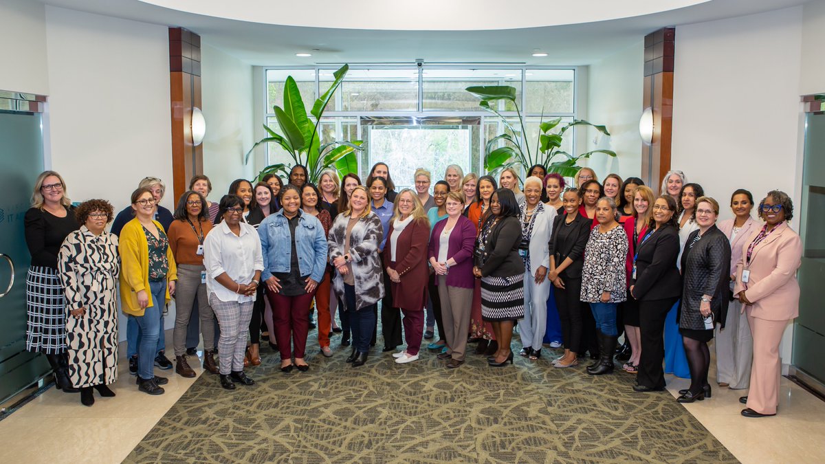 VITAagency's tweet photo. Today marks the end of #WomensHistoryMonth – and we just want to give a big shout-out to all the women of VITA! You are awesome! Thank you for everything that you do for VITA and the Commonwealth! ❤️❤️👏👏👏

#VITAconnects https://t.co/B8eudcHKvP