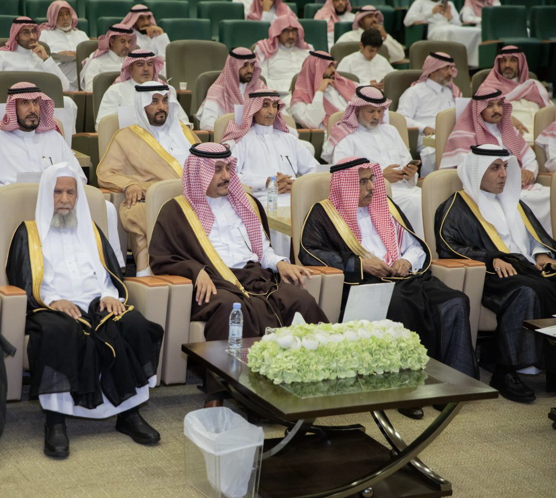 SA_abuhaimid's tweet photo. تشرفت نيابةً عن والدي أطال الله في عمره بحضور اللقاء الرمضاني السادس لجمعية البر بالمجمعة بحضور ورعاية سمو المحافظ الأمير عبدالرحمن بن عبد الله الفيصل آل سعود حيث تم تكريم الوالد لدعمه الجمعية شاكراً لهم على حسن الترتيب وحفاوة الاستقبال ،وأمد الله في عمر الوالد بالصحة والعافية . https://t.co/wVZbpCsU2p