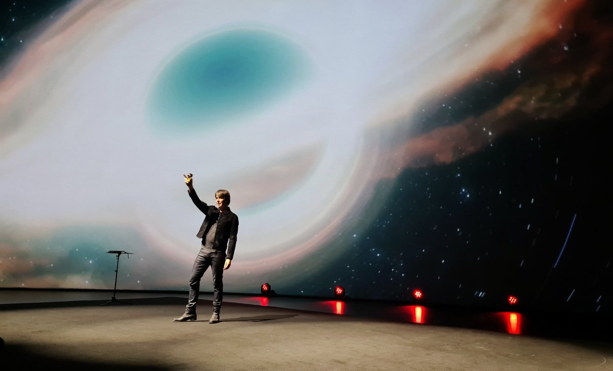 dennisraabe's tweet photo. Stopping by Amsterdam to hear @ProfBrianCox talk about and point at black holes on a majestic screen https://t.co/IZjONIuWfo