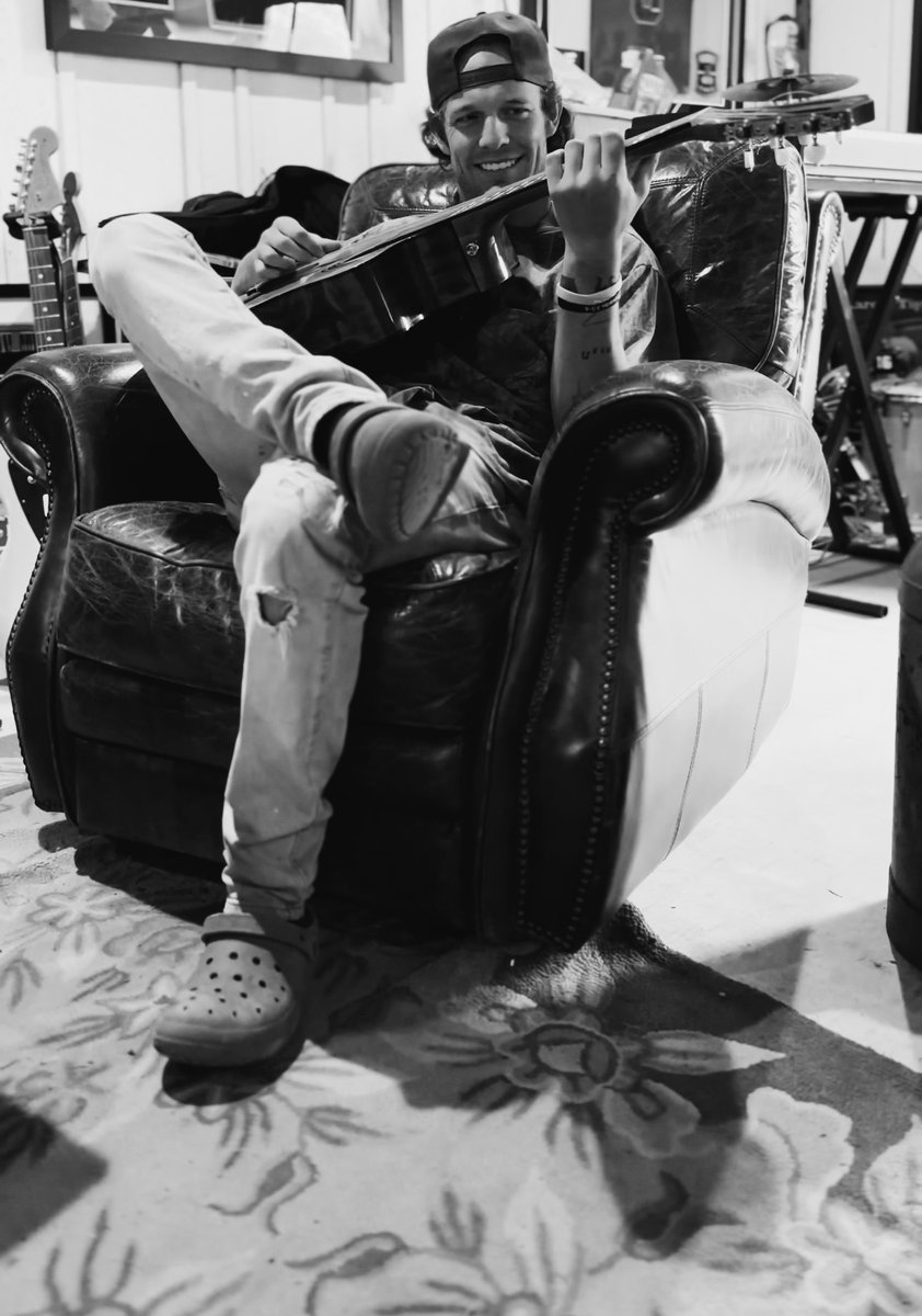 TuckerBeathard's tweet photo. you showed up just to mess with my head
and to wreck my plans tonight #cheapshots https://t.co/HwCsuTScyn