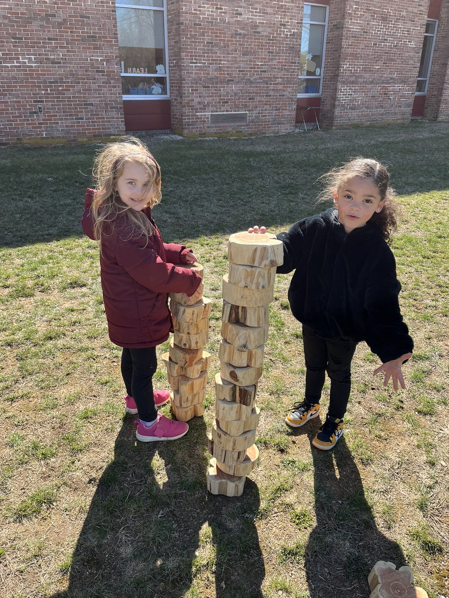 lrgraham23's tweet photo. So much joy in learning today!! Watching students learn through discovery, exploration and play makes my heart full. #outdoorclassroom #bssdproud #mountrockengaged https://t.co/ieE4ChpfnK
