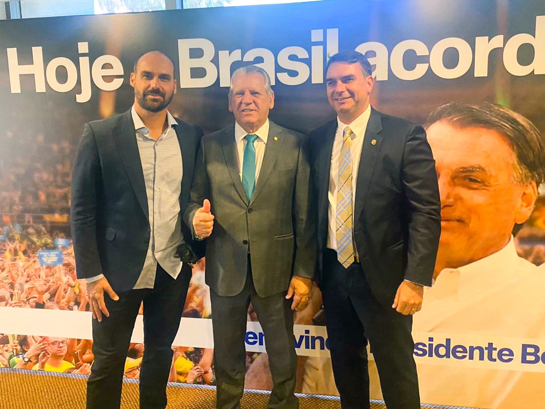 paulogaspar_'s tweet photo. Deputados Federais @RealSperafico e @BolsonaroSP com o Senador @FlavioBolsonaro em Brasília na recepção ao Ex-Presidente @JairBolsonaro que está de volta ao Brasil. https://t.co/N3F71idueu
