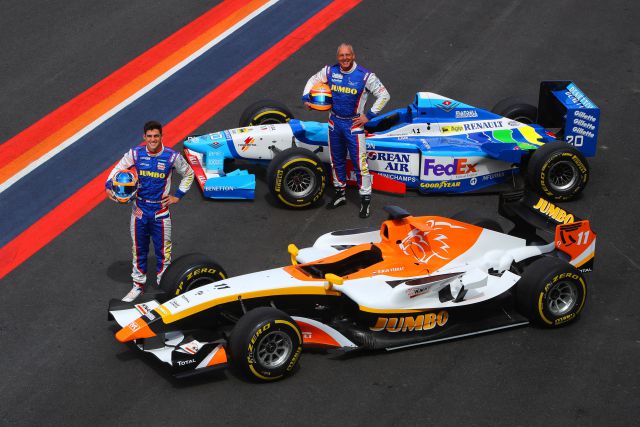 remco_v_eldik's tweet image. Back in 2017 at the  #JumboFamiliedagen driven by @Max33Verstappen

@rinusveekay with #BOSSGP at @CMCZtweets @KNAF_autosport #GP2 car with his dad @KalmthoutMarijn 

@JumboSupermarkt #knaf 

Photo from @KNAF_autosport