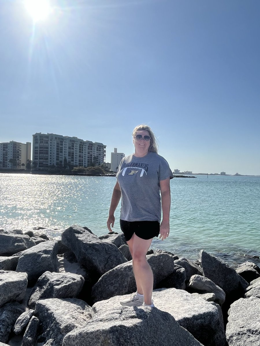Found this chic on the beach.  She won me over with that shirt!
