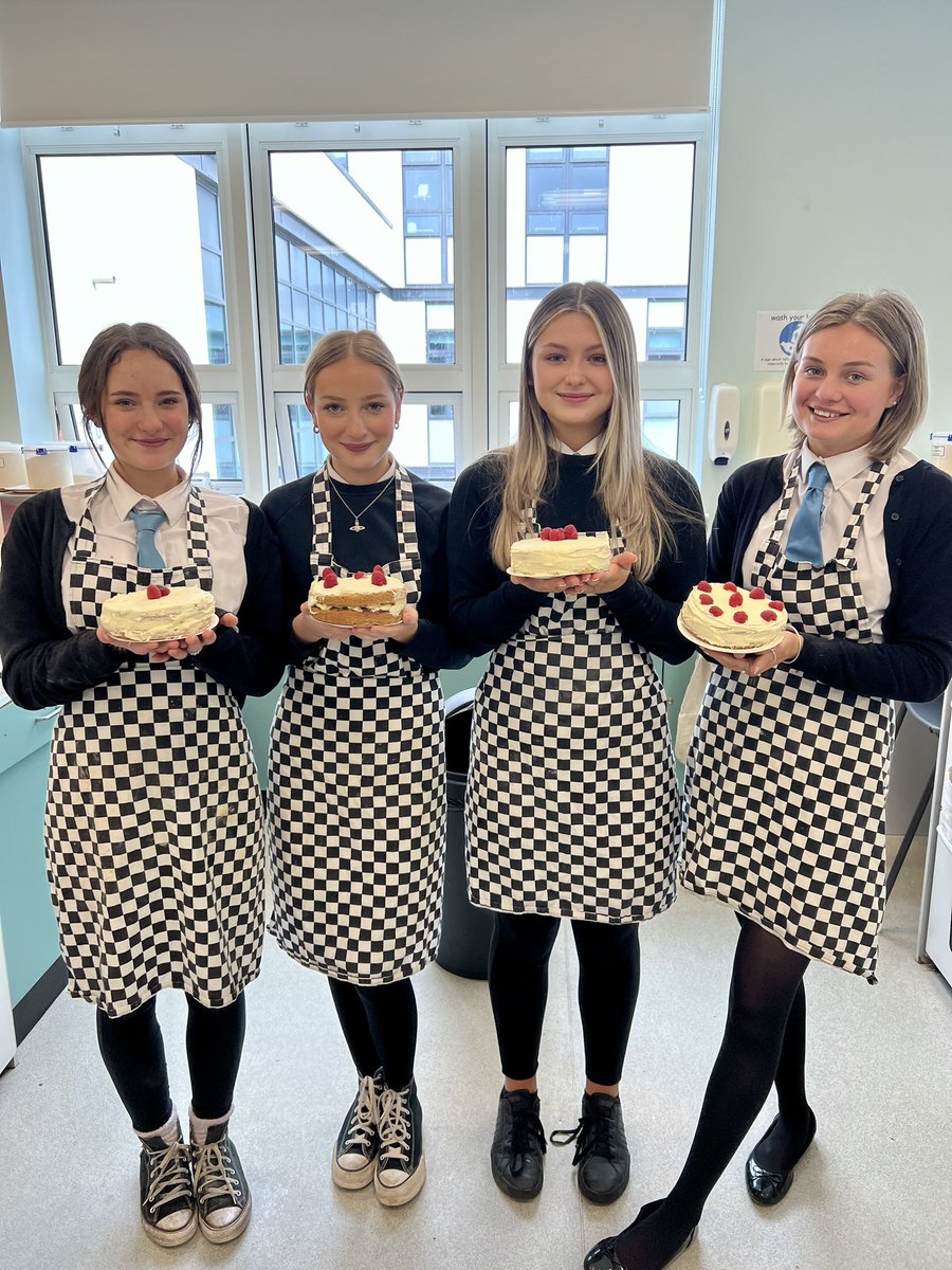 Raspberry and white chocolate cakes made by our N5 practical cookery class today celebrating the end of term and finishing their practical exams ✨👨‍🍳