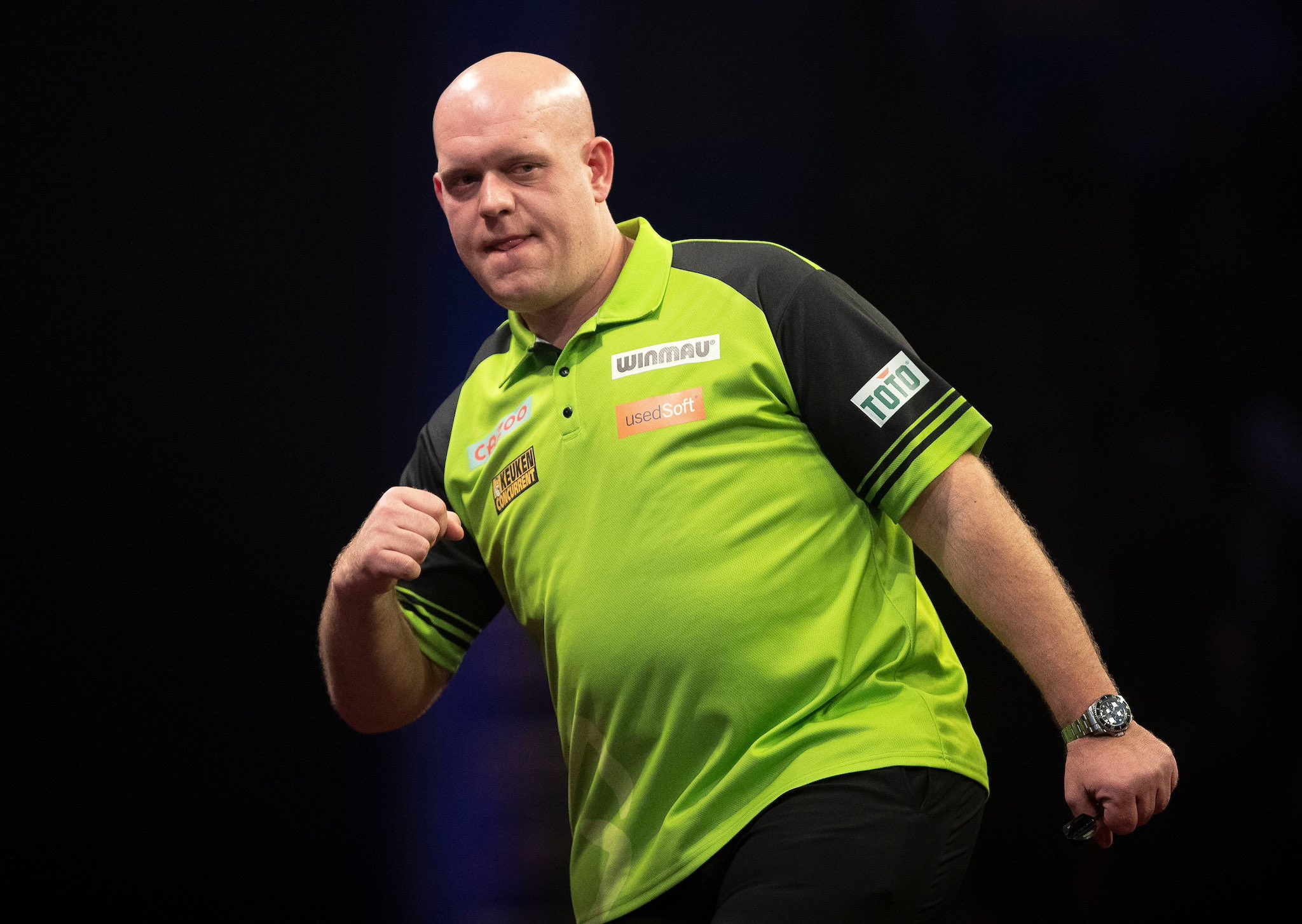 fee oogsten Aap Michael Van Gerwen on Twitter: "Not good enough tonight, far from the level  I expect from myself. Sorry to the phenomenal fans in Berlin tonight that I  couldn't give them something to
