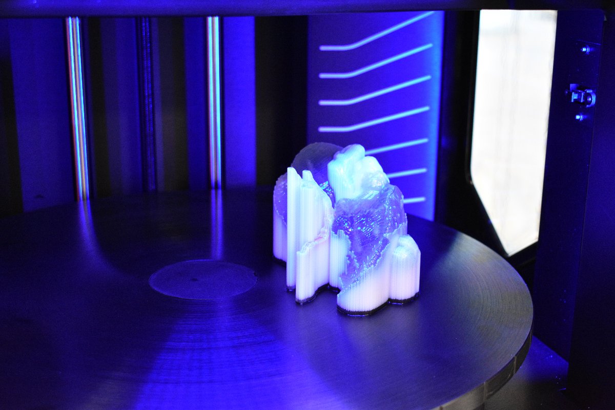 TecnoCampus's tweet photo. 📣 TW #Notícies | El 23 de març s'ha inaugurat @thinkin_3d, l’#acceleradora de fabricació additiva del #TecnoCampus adreçada a afavorir un teixit empresarial més competitiu i #sostenible ♻️, amb 700 m2 d’espai dividits en tres ambients diferenciats.⤵️

https://t.co/v7pn9nspkF https://t.co/WxJRkQNbaz