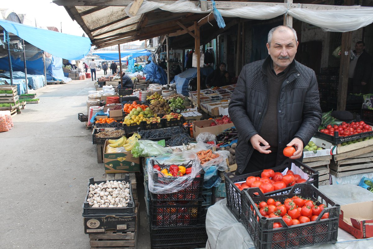 FAO Azerbaijan (@faoazerbaijan) on Twitter photo 🇦🇿Azerbaijani farmers are reviving & building on traditional #agricultural techniques to boost production of famous Khacmaz #tomatoes!🍅
W/ help from <a href="/FAO/">Food and Agriculture Organization</a> & <a href="/EU_Partnerships/">EU International Partnerships 🇪🇺</a>, they’re forming #CommodityBased groups to ensure yields increase.
👉Read more: bit.ly/40QTbU6 🇦🇿Azerbaijani farmers are reviving & building on traditional #agricultural techniques to boost production of famous Khacmaz #tomatoes!🍅
W/ help from <a href="/FAO/">Food and Agriculture Organization</a> & <a href="/EU_Partnerships/">EU International Partnerships 🇪🇺</a>, they’re forming #CommodityBased groups to ensure yields increase.
👉Read more: bit.ly/40QTbU6