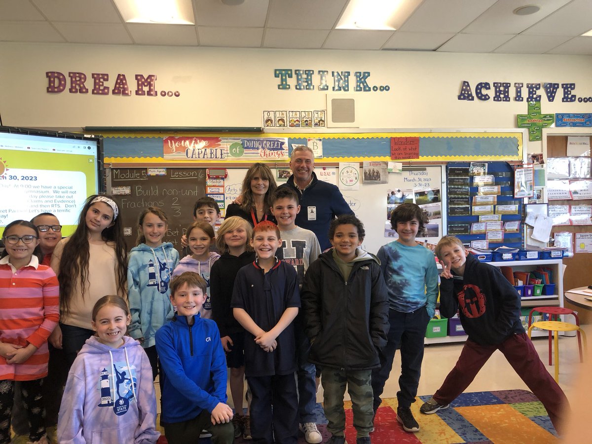hole_suzanne's tweet photo. Couldn’t help myself!! 😂 Thanks Mr. Hole for being our Mystery Reader today! @HathawaySchool https://t.co/GLKgWoFqlp