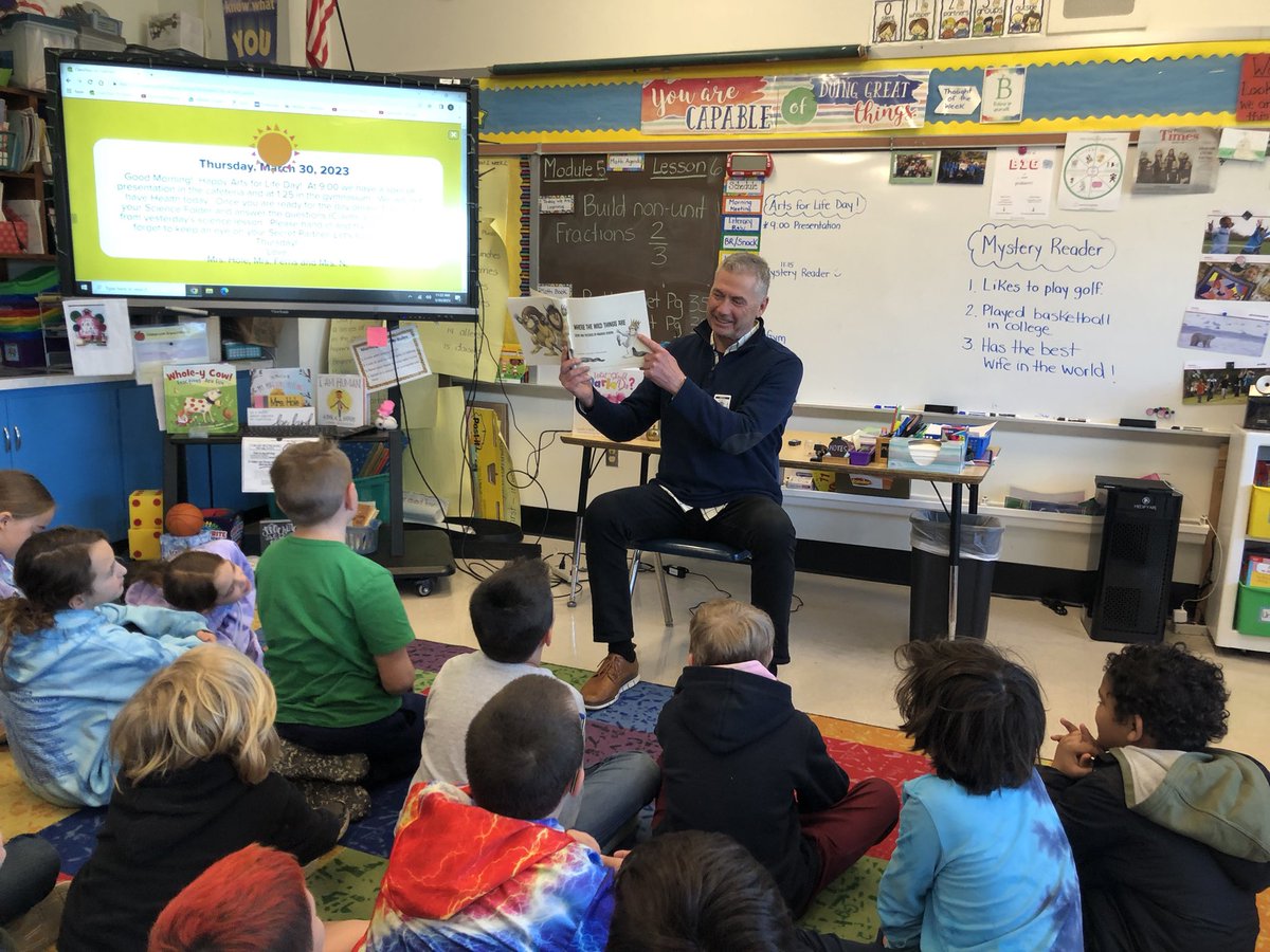 hole_suzanne's tweet photo. Couldn’t help myself!! 😂 Thanks Mr. Hole for being our Mystery Reader today! @HathawaySchool https://t.co/GLKgWoFqlp