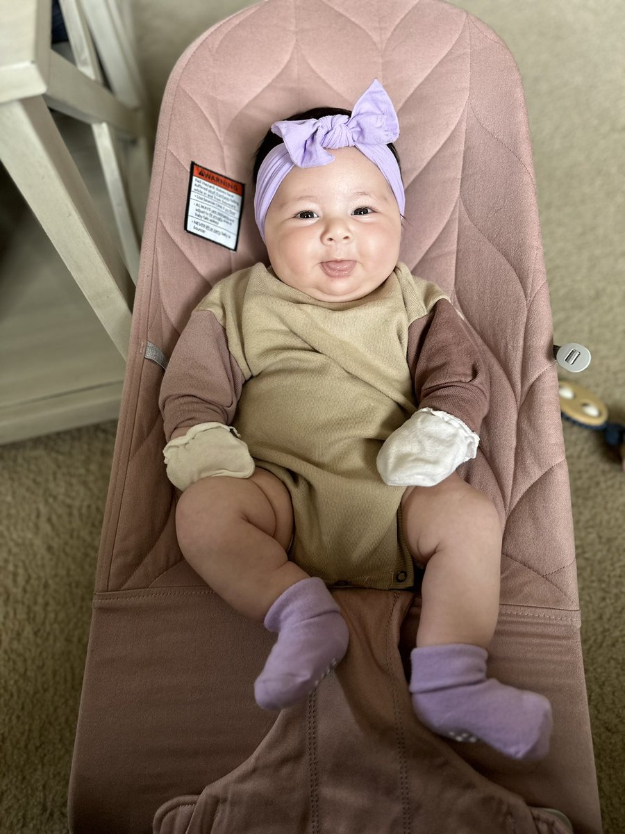 ashwee1119's tweet photo. Listen…I know everyone says they have a cute baby but LOOK AT HER 🥺😍 https://t.co/2JtpFBNMhn