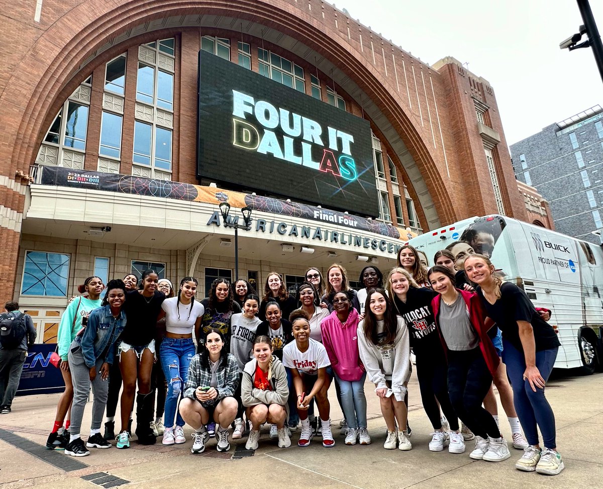 LADYCATS_BALL's tweet photo. Our players and coaches had the opportunity to go to the AAC for the Women’s Final Four today! We had so much fun!! #WFinalFour https://t.co/dgopYrCuoR