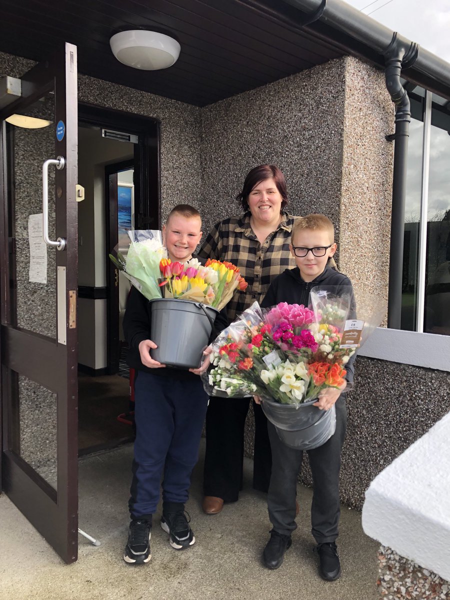Annbank_PS's tweet photo. Say it with flowers! P5 pupils had the best job today - delivering flowers to the old folks of Mossblown πππWe hope the residents of Afton Court and Temple House liked their flowers, these were very kindly donated by staff and families ππ#bigheartedcommunity https://t.co/3FOq22WZgb