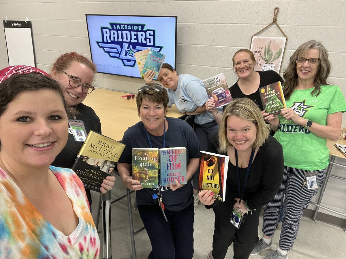 HaileyCGoodwin's tweet photo. Fellowship + Great Books = Great Conversations!
#LakesideMiddle #Lex1 #teacherbookclub https://t.co/N4TtUJkWGz