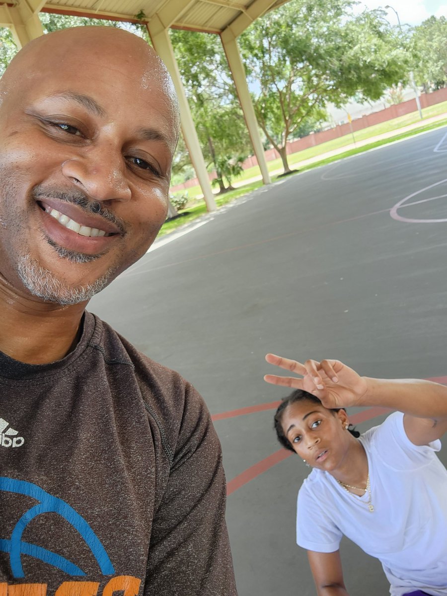 HoUCoachChuck11's tweet photo. #TBT In honor of @McDAAG/ Final 4 in Texas @AlexisMorrisWBB @kynskillz @Deauzya @cate_reese #JustPlugginAlong https://t.co/0uBVHyXNn8