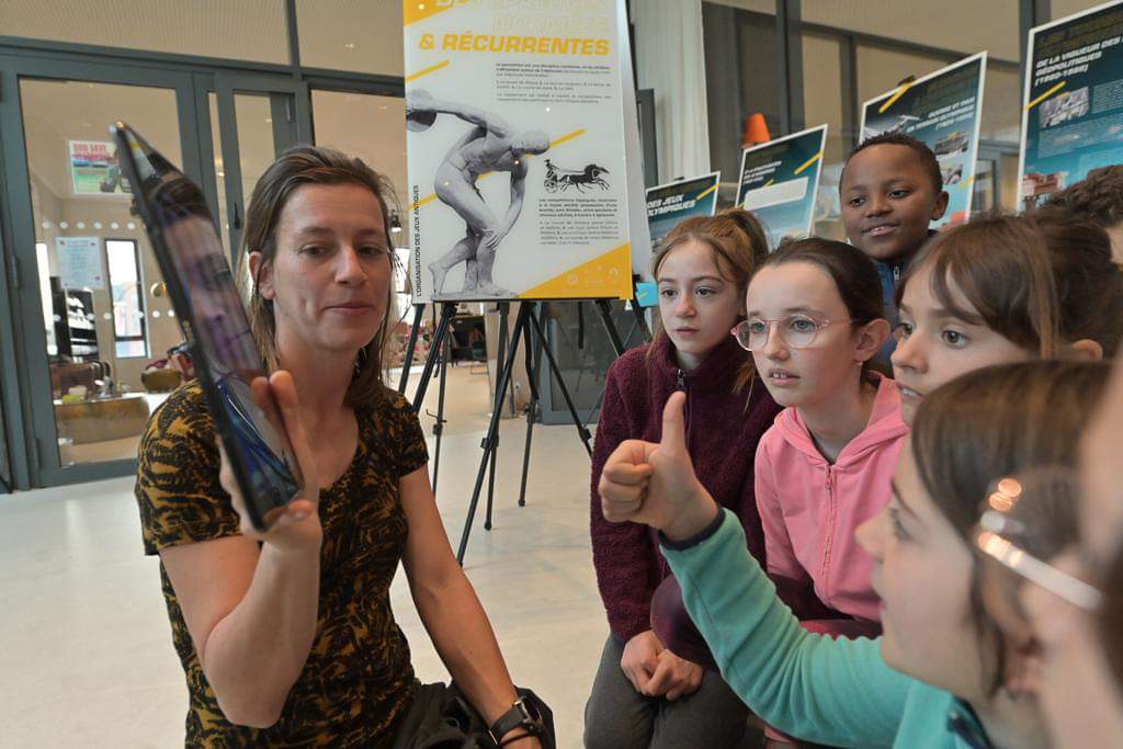 Cette semaine, c'était "Triathlon Voyage Immersif" à Clermont-Fd!
Opération <a href="/FFTRI/">FFTRI - Fédération Française de Triathlon</a>  à destination des scolaires soutenue par <a href="/Paris2024/">Paris 2024</a>
Un mix sport (🚴‍♂️ et 🏃‍♂️ connectés) &amp; culture (expo sur l'histoire des Jeux) = 1 belle réussite 😊
Content d'y avoir participé  😉
📸 <a href="/ClermontFd/">Clermont-Ferrand</a>