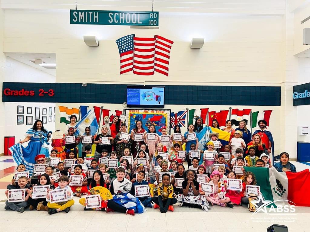 ms_luco's tweet photo. The Global Parade was so much fun this morning. We could share and celebrate our diversity and different cultures in a respectful and fun environment #GlobalLeaders #UnitingOurWorld @participatelrng @Smith_Seabees https://t.co/bZYGqWNcUv