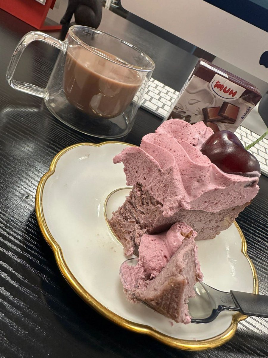 Candiceppi's tweet photo. I haven't had afternoon tea for a long time https://t.co/mYJL75q2kr