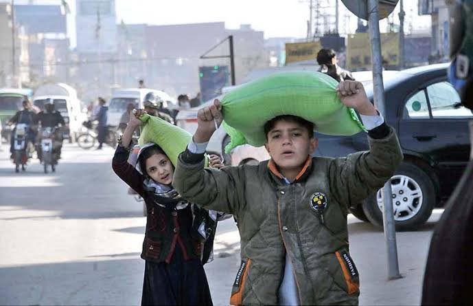 اللہ تعالیٰ پاکستان اور عوام کی تمام مشکلات آسان فرمائے اور انہیں اپنی حفظ و امان میں رکھے، آمین۔