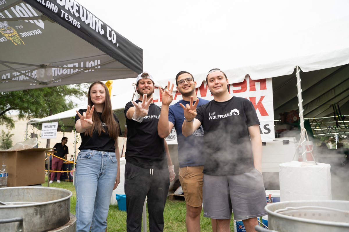 UHBauerCollege's tweet photo. And that's a wrap for #UHBauer #Wolffest! Thank you to everyone who attended and supported our students in the @WolffCenter raise funds for scholarships! https://t.co/Uv7EMi7Mlz
