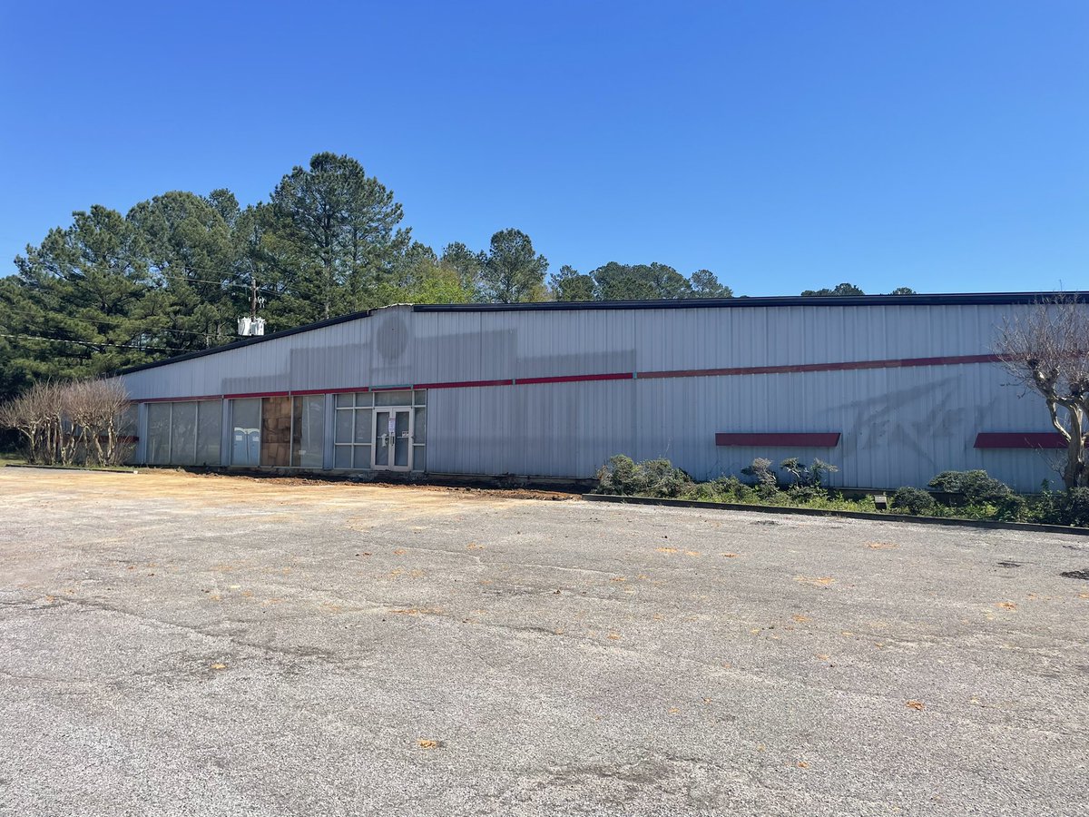 RobSmit51470353's tweet photo. The new Career and Technical Ed. Center we are building in Lauderdale County is nearing the completion of the 1st phase - deconstruction!  The building is now a shell and a blank canvas! #LCSDNextlevel https://t.co/UNldDD9yx4