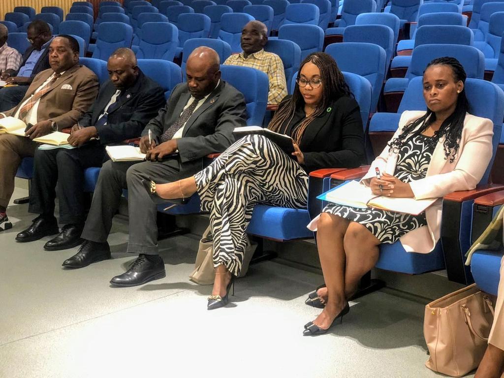 Encuentro en el día de hoy 30 de marzo, entre los Ministros de <a href="/mpyde23/">MPDE</a>, el de agricultura, ganaderia y desarrollo rural, y el de Pesca y recursos Hídricos, con las empresas del sector pesquero, agrícola, ganadero y bosques de Guinea Ecuatorial