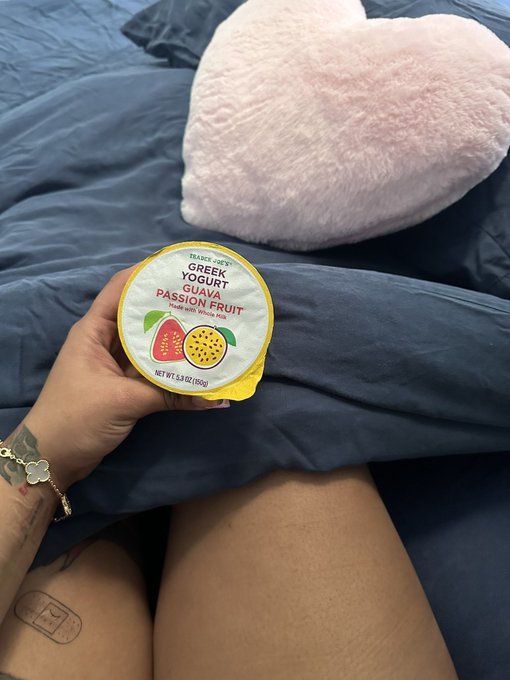 two of my favorite fruits i give it a 7/10 could be more flavorful 😋 https://t.co/xlcEqY6sO7