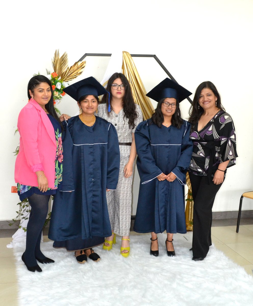 Celebramos este importante logro 🎓🎓
 
Con la defensa de sus proyectos de titulación, estudiantes de las Tecnologías en: Administración, Confección Textil, Desarrollo Infantil Integral, Diseño de Modas, Turismo y Gastronomía han culminado su formación profesional.