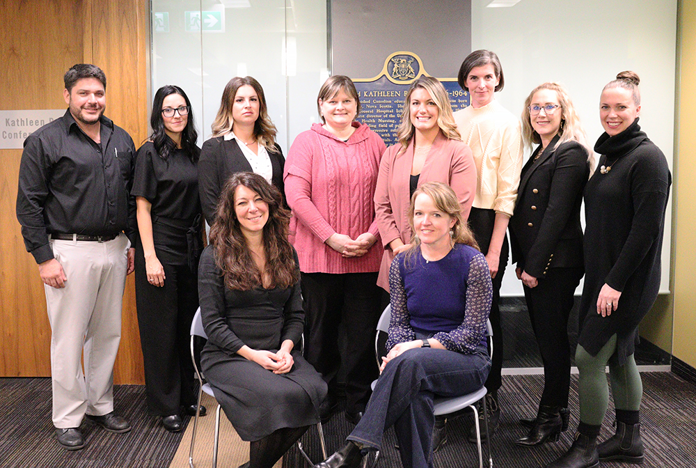 UofTNursing's tweet image. This week we welcomed our 1st and 2nd year cohorts for the 2023 Doctor of Nursing residency! These nursing leaders travelled from across Canada to share their talents, insights, and innovative ideas as changemakers in our health care systems. #ThisisNursinginAction