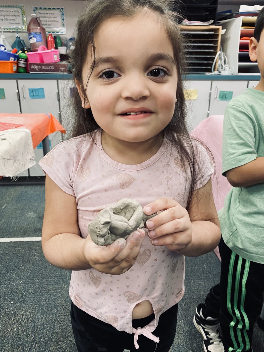 The joy of being able to act like a kindergarten with Mrs. Quiñones teaching our Pre-k learners to work with clay is priceless. ⁦<a href="/gowilsonrangers/">Wilson Elementary</a>⁩