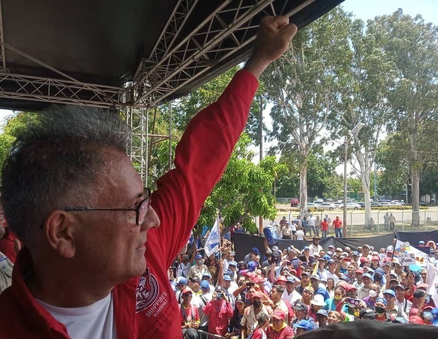 RedObrera's tweet photo. Presidente @NicolasMaduro ayude a la clase obrera de Guayana, necesitamos un obrerista que entienda nuestra situación. Juan Arias nos escuchaba. Un obrero más. Devuelvalo a la Patria.
#MaduroEsUnDuro https://t.co/3yZnUcS0Be