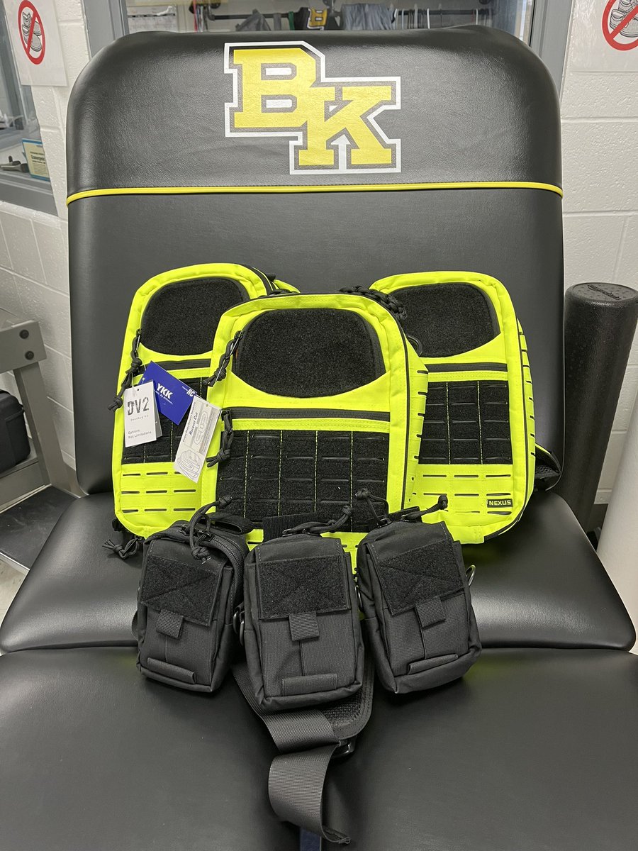 RediAT_'s tweet image. Excited for all of our ATs and SCS PTs to be sporting the @NSportsmed DV2’s and Fireflies.
Thank you Nexus for getting these to us in record speed!