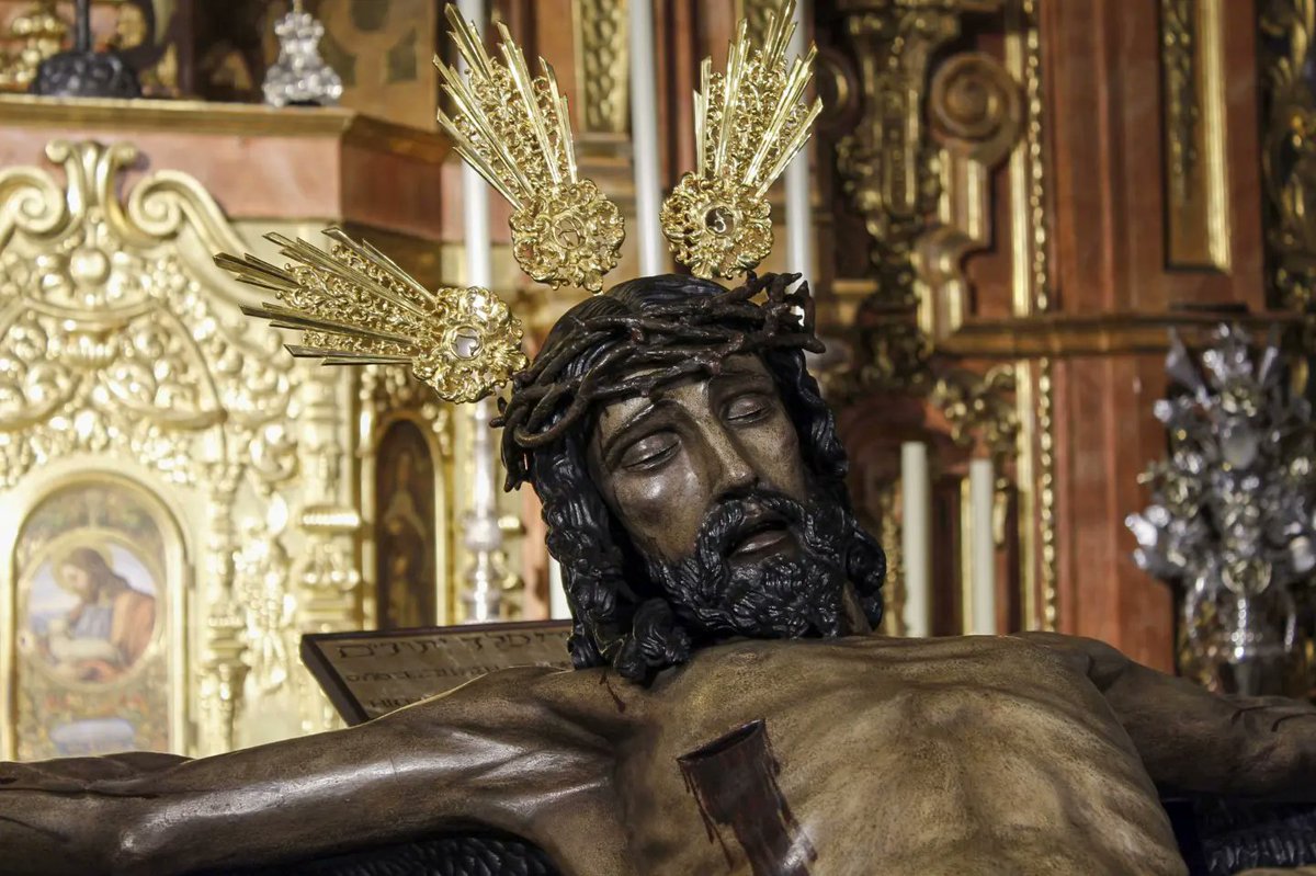 • 17:30h a 21:00h ➡️ Horario de besapiés
  • 19:00h➡️ Jura de nuevos hermanos
  • 21:00h➡️ Vía Crucis alrededor del templo
  • 21:45h➡️ Traslado al paso procesional
🤗 El Señor espera tu presencia

📸 Rubén Montesino
#TDSCofrade #AmorYAmargura