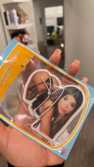 Would u put me as ur car air freshener 🥺 lol https://t.co/EUuaflPebz