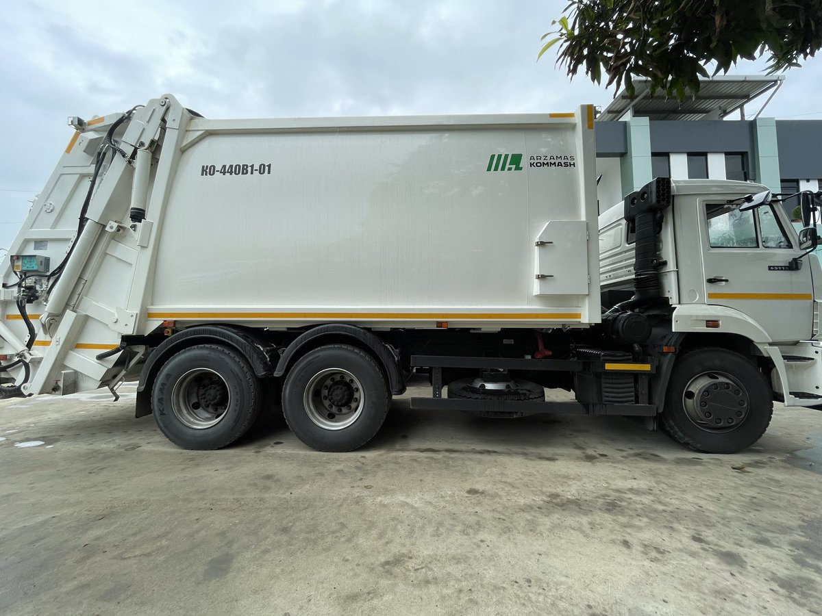 RioverdeDe's tweet photo. 📌¡Aquí seguimos gestionando, y trabajando duro y sin pausa! 💪🏻

 ✅3 nuevos modernos recolectores de basura ya en el cantón #Rioverde.🚐 

Mejoramos el servicio de recolección de desechos sólidos con calidad y calidez. 
#RioverdeCompromisodeTodos🤝 https://t.co/vuNSZdGDpy