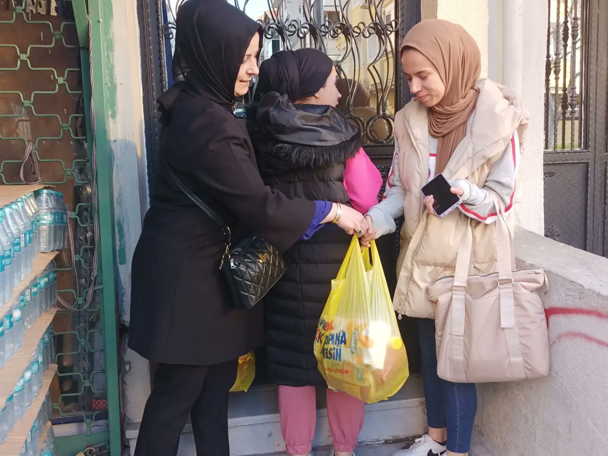 Bayrampaşa da bulunan Depremzede ailelerine ziyaretlerimiz devam ediyor.Paylaşarak RAMAZANA anlam GELECEK,HUZUR GELECEK🤲 <a href="/Ahmet_Davutoglu/">Ahmet Davutoğlu</a> <a href="/GelecekPartiTR/">Gelecek Partisi</a> <a href="/abdullahbasci/">Abdullah Başcı</a> <a href="/Aynurtatlii/">AYNUR TATLİ</a>