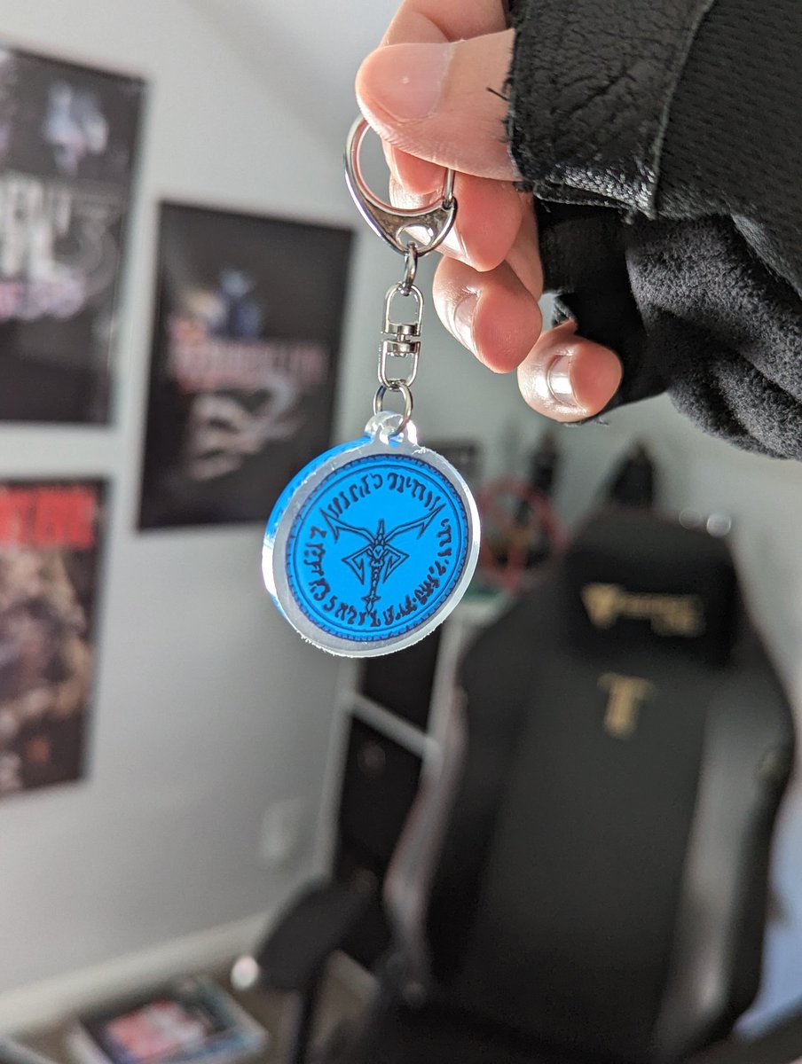 InkRibbongames's tweet image. New keychain 😎
(Please don't shoot my keys)