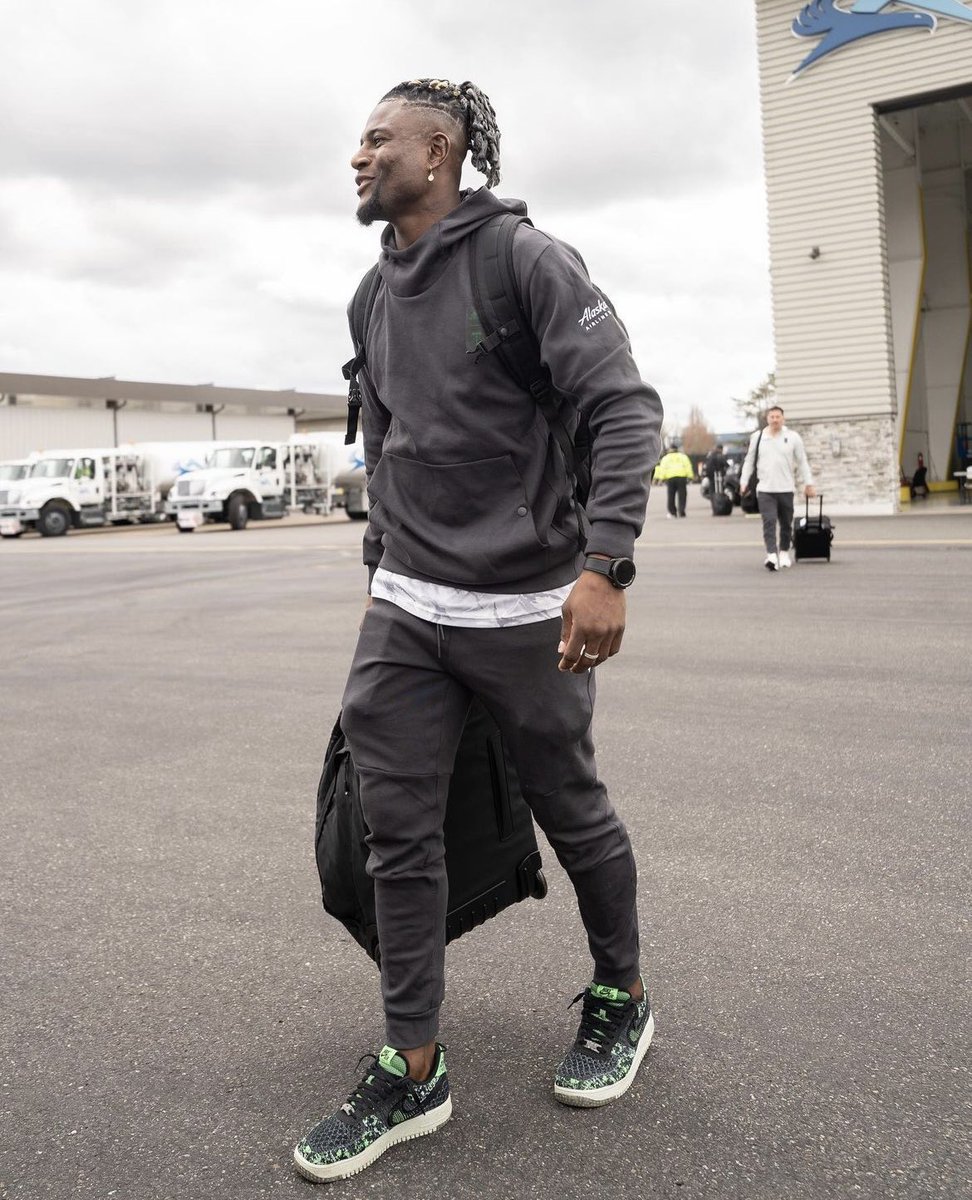 DesertCorpsPTFC's tweet photo. @daironasprilla going hard with the hair game to start the season and I’m  absolutely here for it! #3PointsSaturday #RCTID #PTFC https://t.co/fz5pcR52Jf
