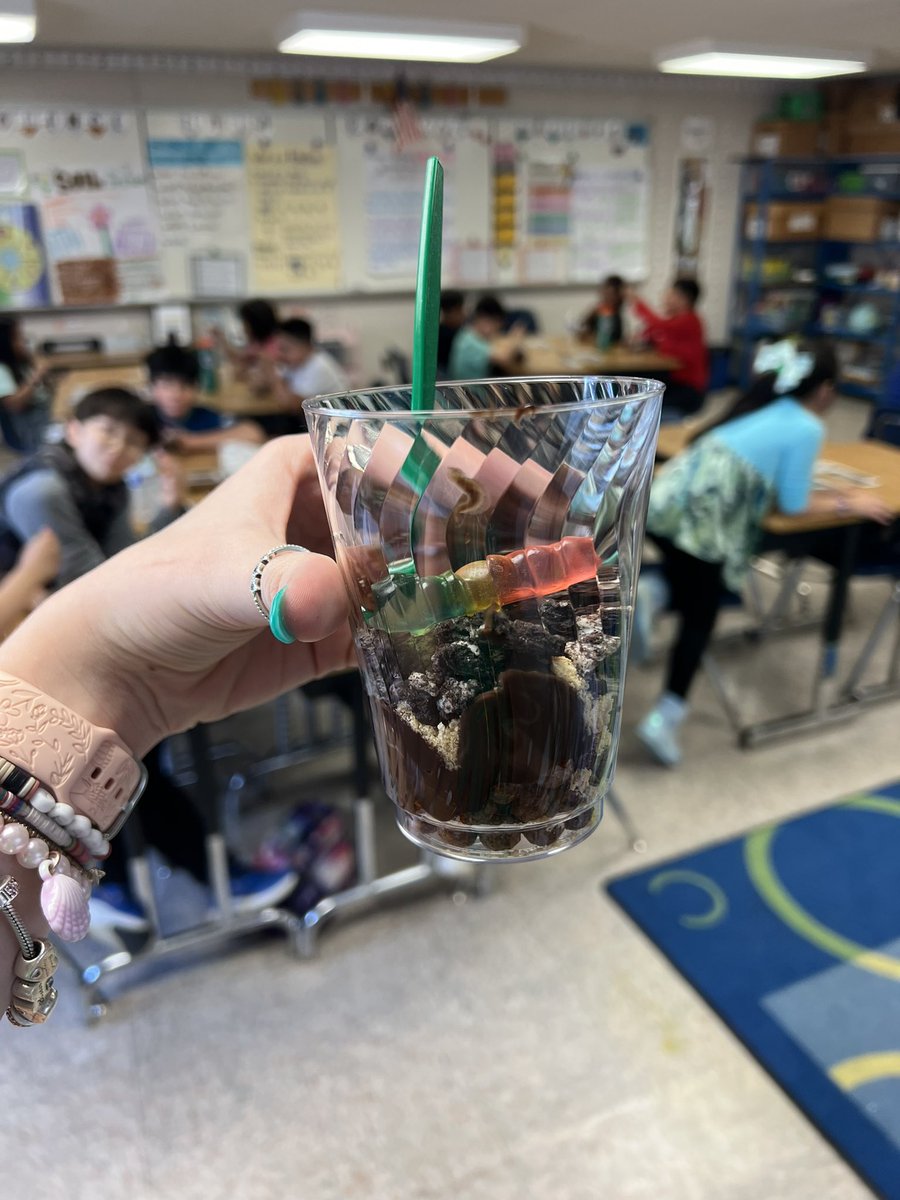 Falcon_Clement1's tweet photo. We made “dirt dessert” to celebrate the end of our soil science unit. Cocoa pebbles for the bedrock, graham crackers for sand, chocolate pudding for the subsoil, oreos for the topsoil, and a gummy worm on top! 😋🪱 https://t.co/kq8UiQyqPu