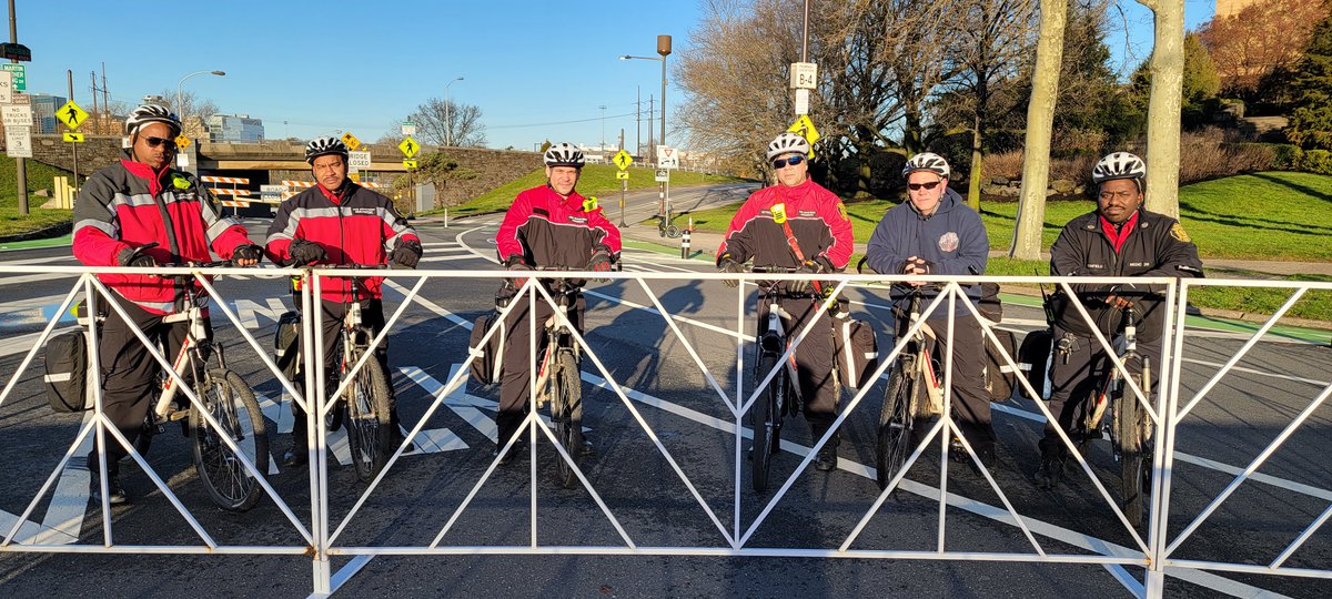 PhillyFireDept's tweet photo. ICYMI: Thousands of people came to Eakins Oval for @LOVERUNPHILLY over the weekend. Our Special Event Response Team was there and ready to help everyone stay the course! 🏃🥇#loverun #phillyfire #pfd https://t.co/PuSI2u9wc1