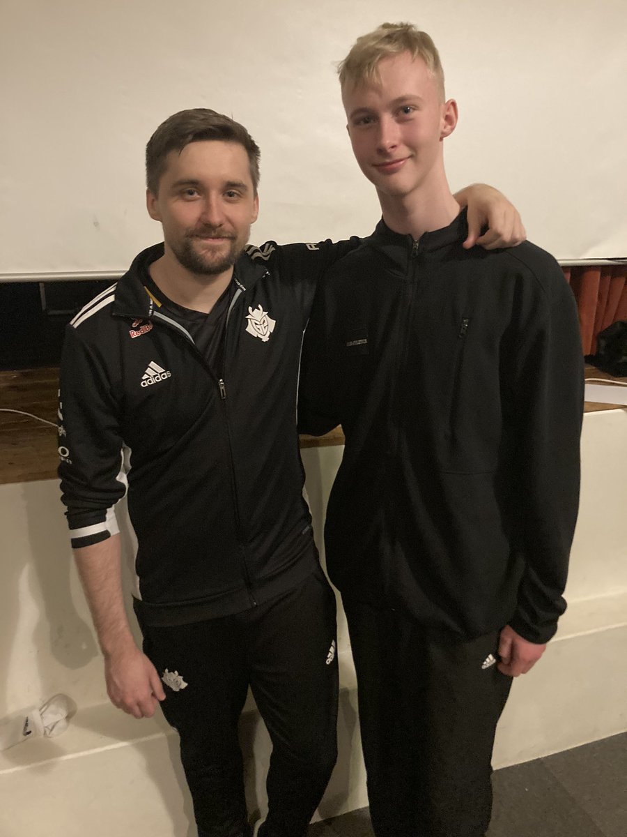 Det jo vildt endnu en fantastisk dag :)  Var så heldig at selvest <a href="/HooXiCSGO/">Rasmus🐢Pallisgaard🐢Nielsen</a> kom og fortalt om sin vej til toppen.   Og er dypt taknemlig og glad for at han havde lyst til at svare på nogle spørgsmål jeg havde til ham efter :D Tak for det